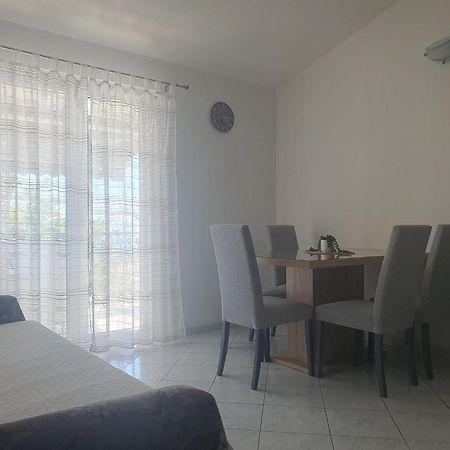 Apartments Garac Dugi Rat Exterior photo